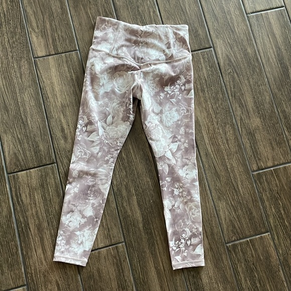 Athleta Elation Printed Tight in Antoinette Velvety Pink Size Small - Picture 7 of 12